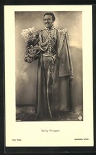 Postcard actor Willy Fritsch in magnificent uniform with feather shako 