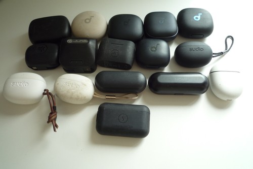 Job lot 17x earbuds - job, jlab
