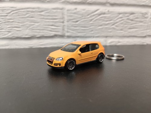 Model car keyring - car, keys
