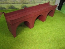 HORNBY  VIADUCT ALL RED