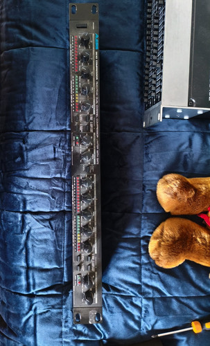 Alesis 3630 rackmountable