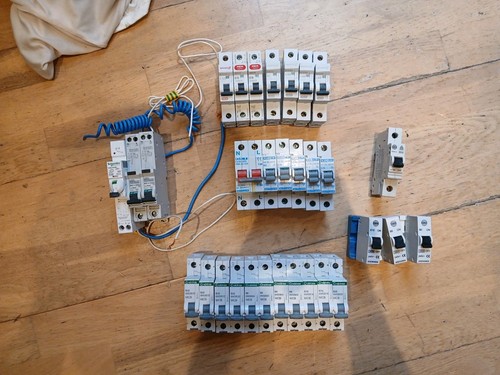 Joblot circuit breakers 31 - joblot,