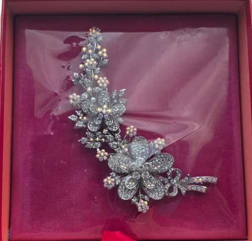 Butler wilson brooch large - brooch,