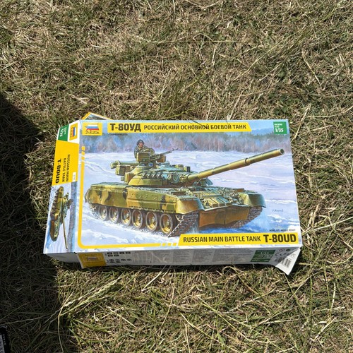 Zvezda tank t 80ud - 1:35,