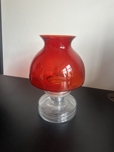 Nanny still red apollo lamp - still,