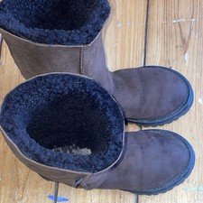 Celtic & Co. Brown Sheepskin Boots Size 6