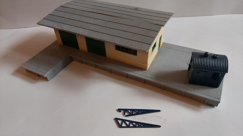 Pola 562 goods shed with - b-562,