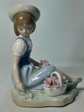 Lladro PICKING FLOWERS