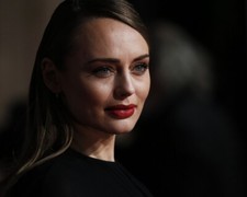 SEXY LAURA HADDOCK 8x10 PHOTO