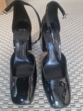 Patent leather-effect heeled