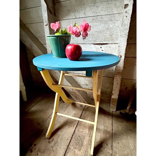 Vintage small round side - , table