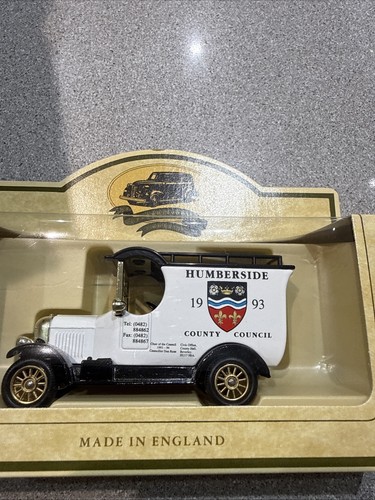 Lledo bull nose morris van - lledo,