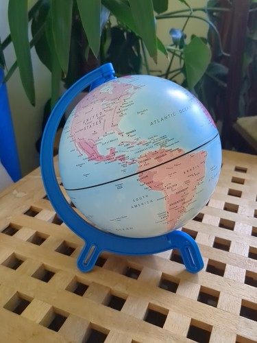 20cm plastic world - plastic,