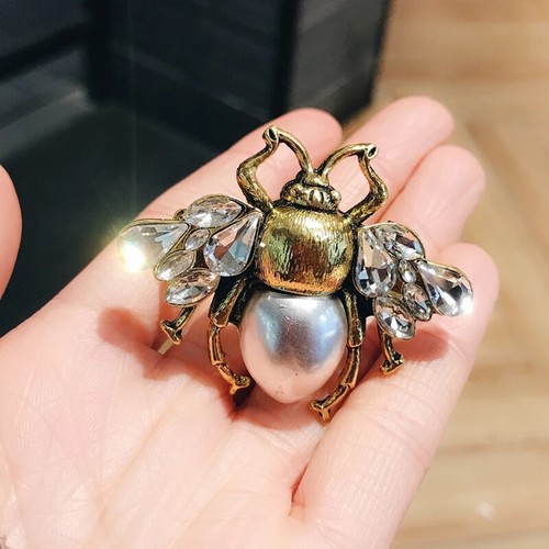 Retro bee crystal pearl - bee,