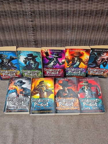 Derek landy skulduggery - derek,