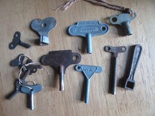 ASSORTMENT OF OLD CLOCKWORK TOY KEYS HORNBY SCHUCO LINES BRO MECCANO ETC