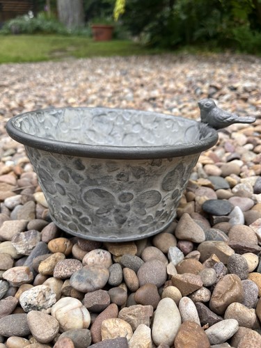 Metal planter with two birds - planter,