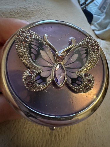 Round lilac purple butterfly - round,