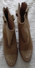 Stuart Weitzman size 5 suede