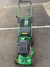 John Deere C43 Commercial Push Petrol Lawn mower. A commercial, heavy duty grade
