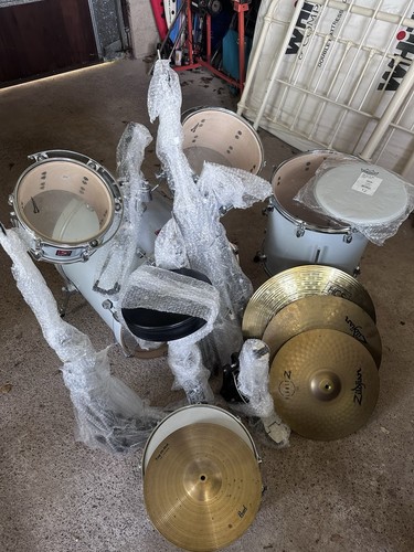 Pearl drum kit with - pearl,