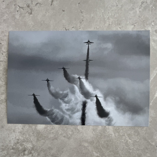 Black white red arrows a5 - black,