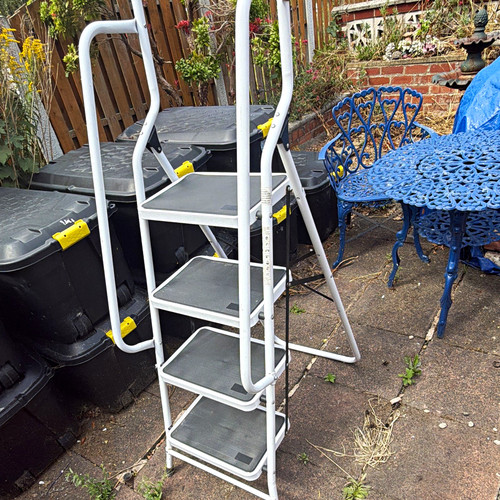 Step folding ladder - folding,