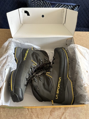 Brand new sportiva - new,