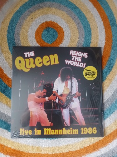 Queen reigns the - queen, live