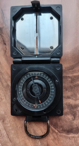 Ww2 bakelite marching magnetic - bakelite,