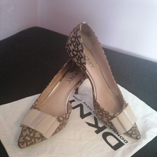 DKNY Women's Shoes Logo size 5