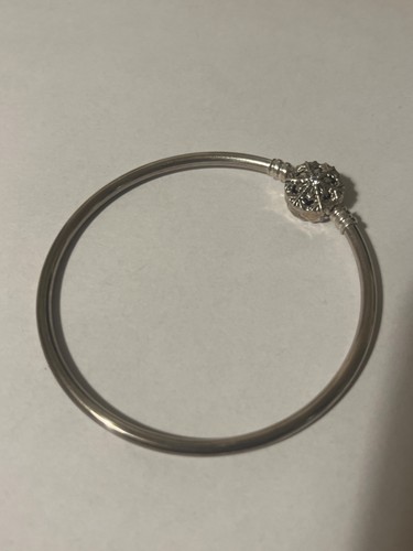 Pandora bangle with snowflake