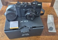 Fujifilm FinePix X Series X10   + Charger  + Original Manual .
