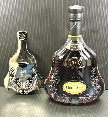 Hennessy cognac bottle - hennessy, xo