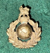 Royal Marine Commando Cap Badge WW2 Green Beret  gilded Metal. E46