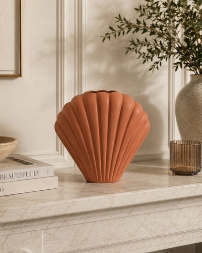 Dusty pink ceramic shell vase - pink,