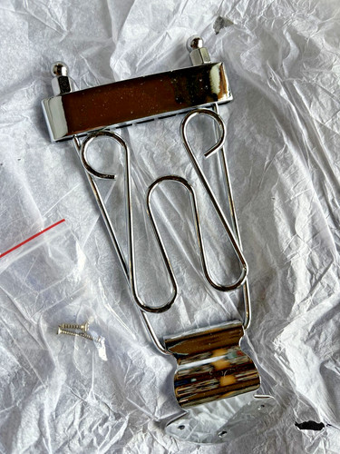 Electric guitar trapeze