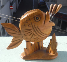 CARVED WOODEN FISH WITH 6 COCKTAIL  FORKS