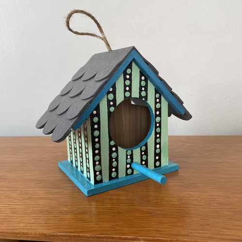 Bird house nesting - nesting, hand