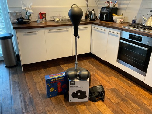 Outshock free standing punch - standing,