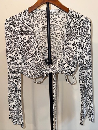 Black white paisley wrap top - white,