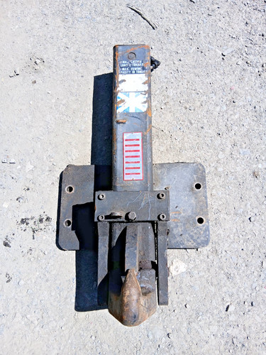 Hydraulic pick hitch - ,