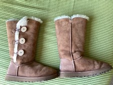 Premium Classic Tall 3-button UGG Boots - Chestnut colour - UK size 4.5