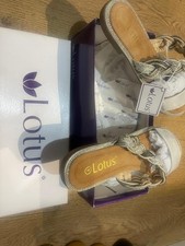 Comfortable Low heel shoes