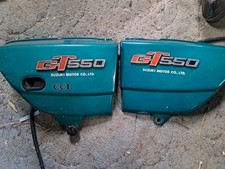 Suzuki GT 550  Side Panel  Set
