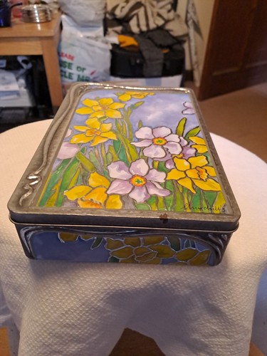 Biscuit tin churchills art - biscuit,