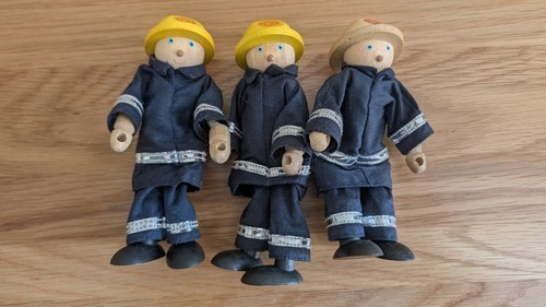 Vintage pintoy wooden - wooden, firemen