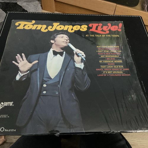 Tom jones live - talk, of