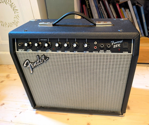 Fender frontman 25r 25w solid - 25w,