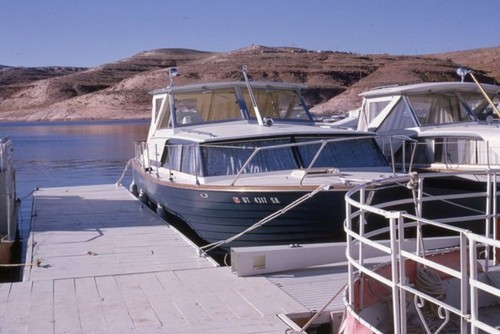 Small cabin cruiser - cruiser,